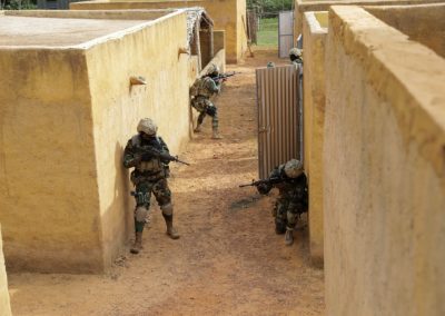 entraînement-dans-le-village-de-combat-sahelien
