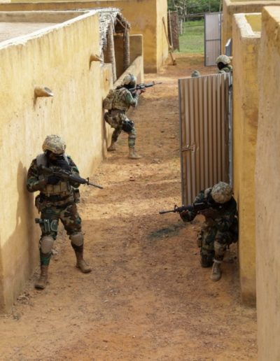 entraînement-dans-le-village-de-combat-sahelien
